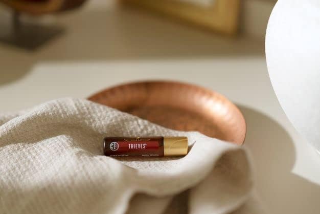 Young Living Thieves Roll-On - 10 ml - Pre-Diluted Essential Oil Blend for On-The-Go Application - a Legendary Blend of Essential Oils. Formulated with Clove, Lemon, Cinnamon Bark, Eucalyptus