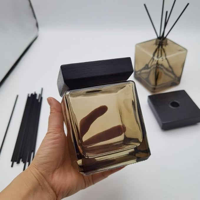 2Pcs 500ml Empty Reed Diffuser Bottle and 20 pcs Black Reed Diffuser Sticks Refill Set for Bathroom Hotel Home Decoration(Brown, 500ml)