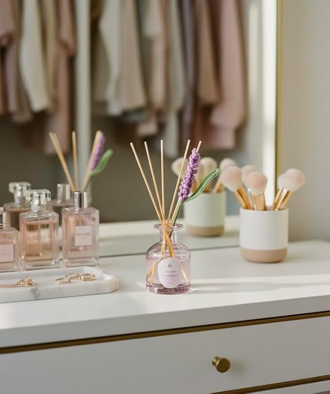 Vangie Lavender & Chamomile Reed Diffuser Set – Decorative Glass Bottle with Handmade Flower Diffuser, Long-Lasting Home Fragrance, Vegan & Cruelty-Free
