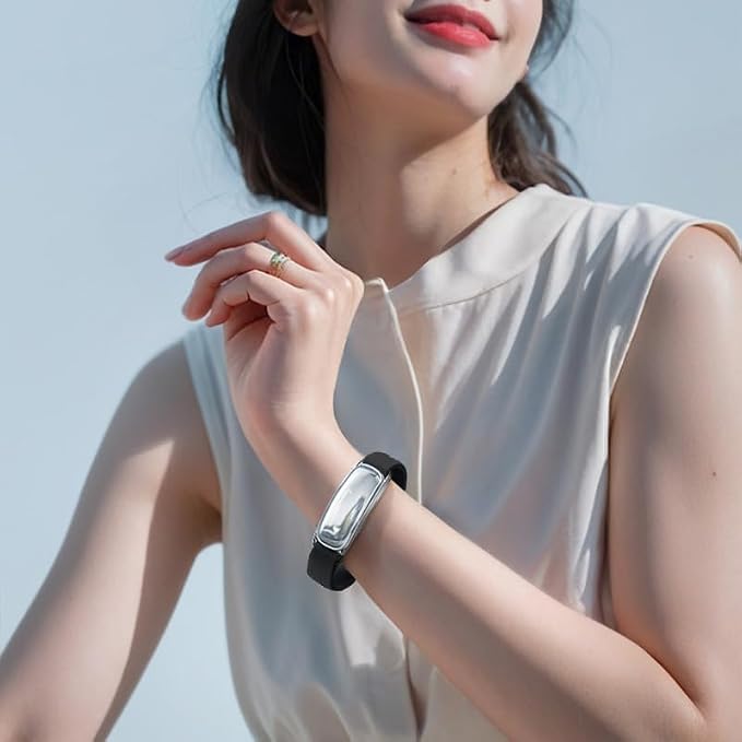 Essential Oil Diffuser Bracelet Black Stainless Locket 20 Pads | Stainless steel locket with iridescent lid. Quick-adjust velcro strap. 20 felt pads. Lightweight daily aromatherapy bracelet.