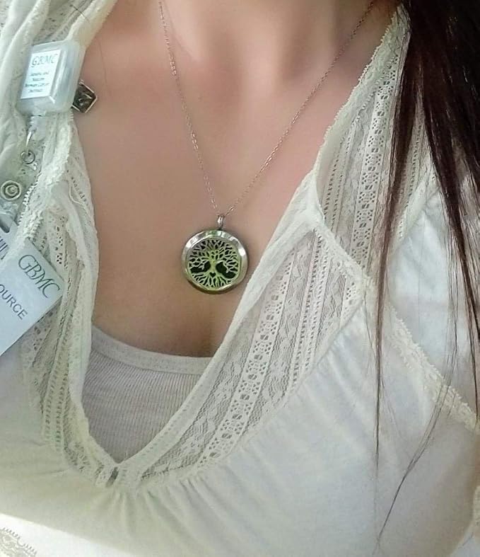 Aromatherapy Essential Oil Diffuser Necklace Stainless Steel lnspirational Locket Pendant（Heart）