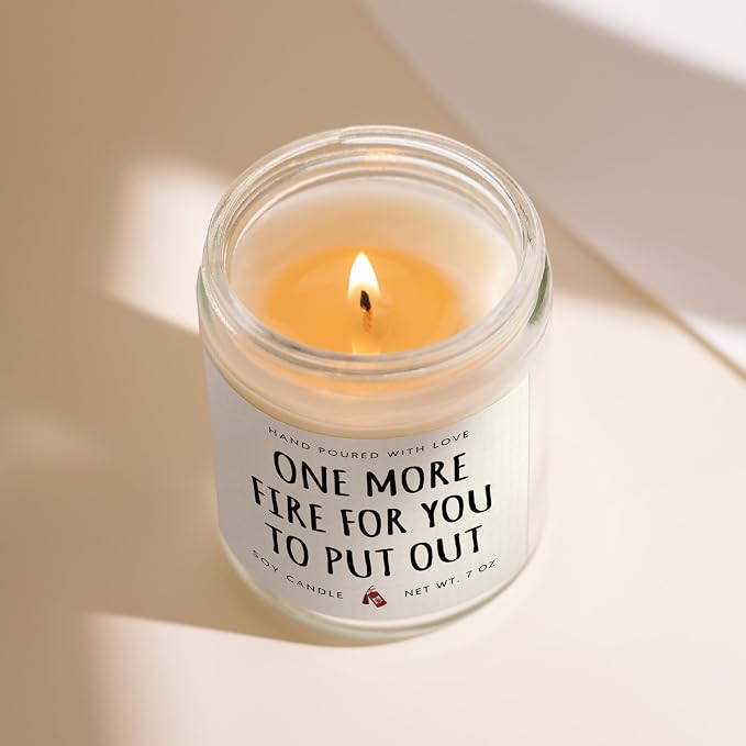 Shqiueos Funny Boss Gifts for Women Men Lavender Scented Soy Wax Candle 7oz, Manager Appreciation Gifts for Boss, Supervisor, Coworker, Office Humor for Boss Day, Birthday Christmas Gift