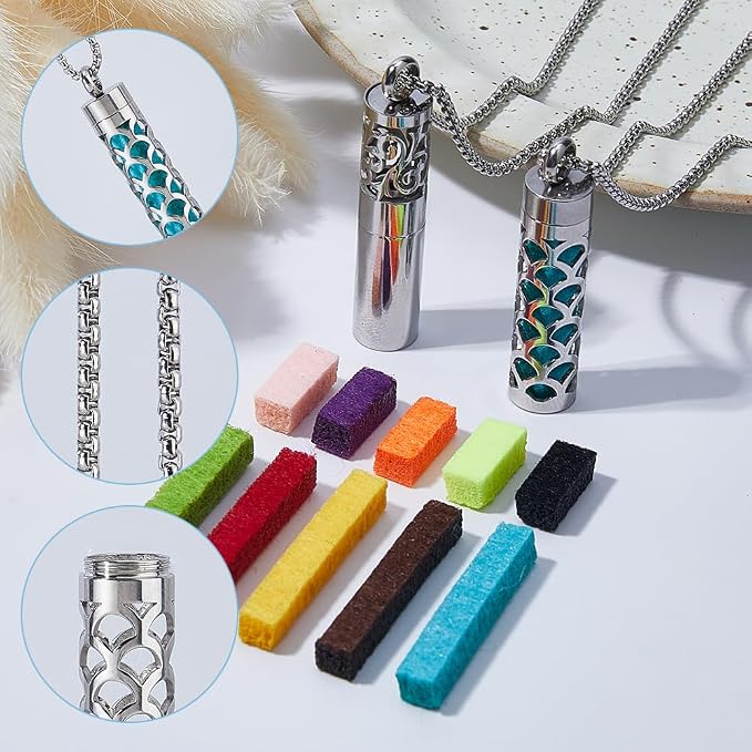 SUPERFINDINGS 2 Styles Essential Oil Diffuser Necklaces Perfume Pendant Necklaces with 20 Felt Pads Silver Diffuser Locket Necklace Essential Oil Pendant Aromatherapy Gift for Christmas Women Her