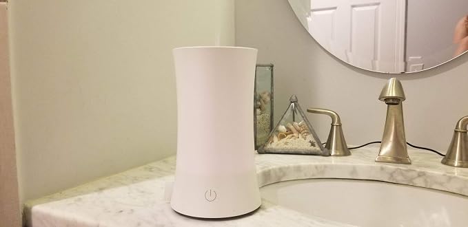EcoGecko Clean Lines, Modern Design, Long Running, White Essential and Aroma Oil Diffuser, Room and Air Freshener, Bathroom and Kitchen Decor