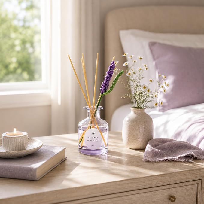 Vangie Lavender & Chamomile Reed Diffuser Set – Decorative Glass Bottle with Handmade Flower Diffuser, Long-Lasting Home Fragrance, Vegan & Cruelty-Free