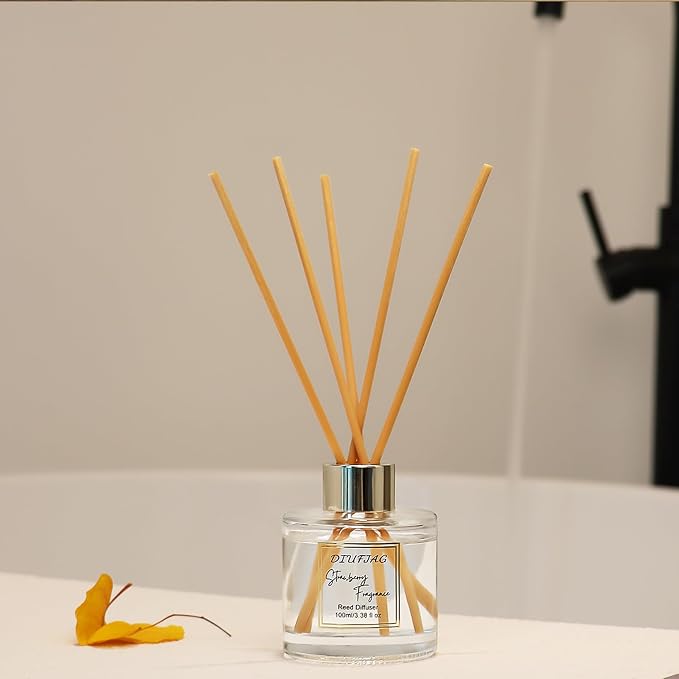 100ml Scent Diffuser with 6 Fiber Sticks, 3.5 oz Reed Diffuser Set Aromatherapy Fragrance Diffusers Air Fresheners for Home Bedroom Bathroom (Strawberry)