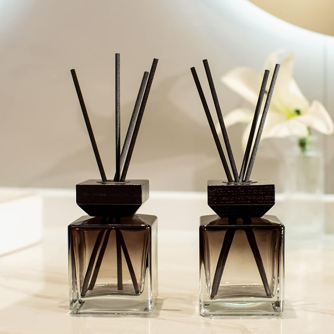 Fragrance Glass Diffuser Bottles Diffuser Jars with caps and Rattan Stick Set of 4 pcs 200ml Fragrance Accessories use for DIY Replacement Reed Diffuser Sets (Black)