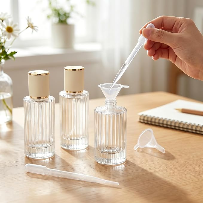 YU FENG 2 Pack Refillable Glass Spray Perfume Bottles, 100ML Clear Fine Mist Atomizer with Gold Rim & Cream Cap, Empty Portable Glass Essential Oil Spray Bottles for Travel, Home, DIY Fragrance