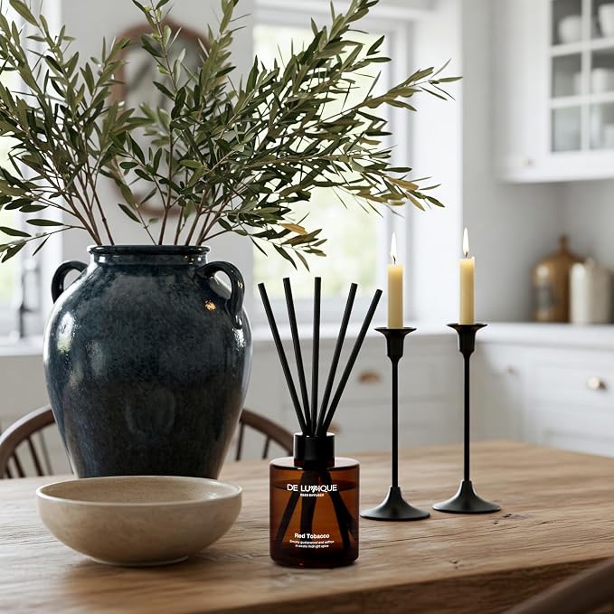 Red Tobacco Scent Reed Diffuser – Aromatherapy Diffuser with Guaiacwood, Saffron, Sandalwood & Chamomile – Long Lasting Home Fragrance – 150ml