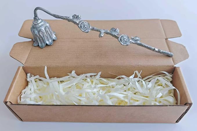 Candle Snuffer, Vintage & Sturdy Long Handle Candle Snuffer Extinguisher, Antique Floral Candle Snuffers Accessory, Flame Snuffer Birthday Gift for Women, Men, Mom, Friend, Sister, Girl, Sliver