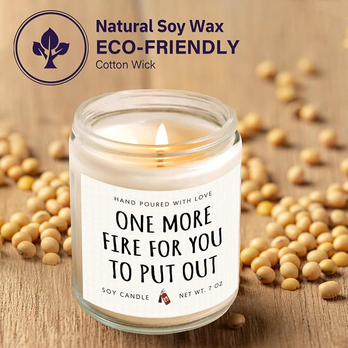 Shqiueos Funny Boss Gifts for Women Men Lavender Scented Soy Wax Candle 7oz, Manager Appreciation Gifts for Boss, Supervisor, Coworker, Office Humor for Boss Day, Birthday Christmas Gift