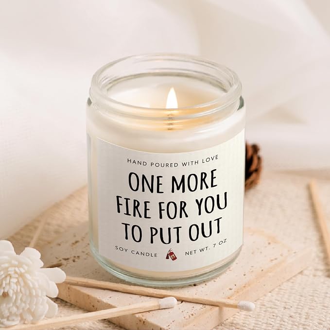 Shqiueos Funny Boss Gifts for Women Men Lavender Scented Soy Wax Candle 7oz, Manager Appreciation Gifts for Boss, Supervisor, Coworker, Office Humor for Boss Day, Birthday Christmas Gift