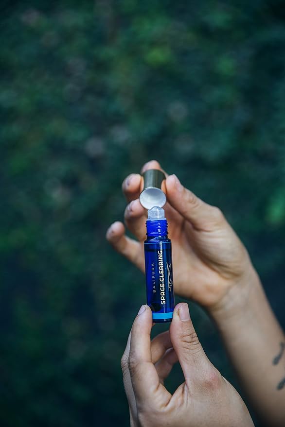 BALIPURA - Crystal Aura Roll On - Clear Mind Aromatherapy Oil - Tea Tree Essential Oils Roll on with Crystals - Essential Oils - Scented Oils - Gifts for Women