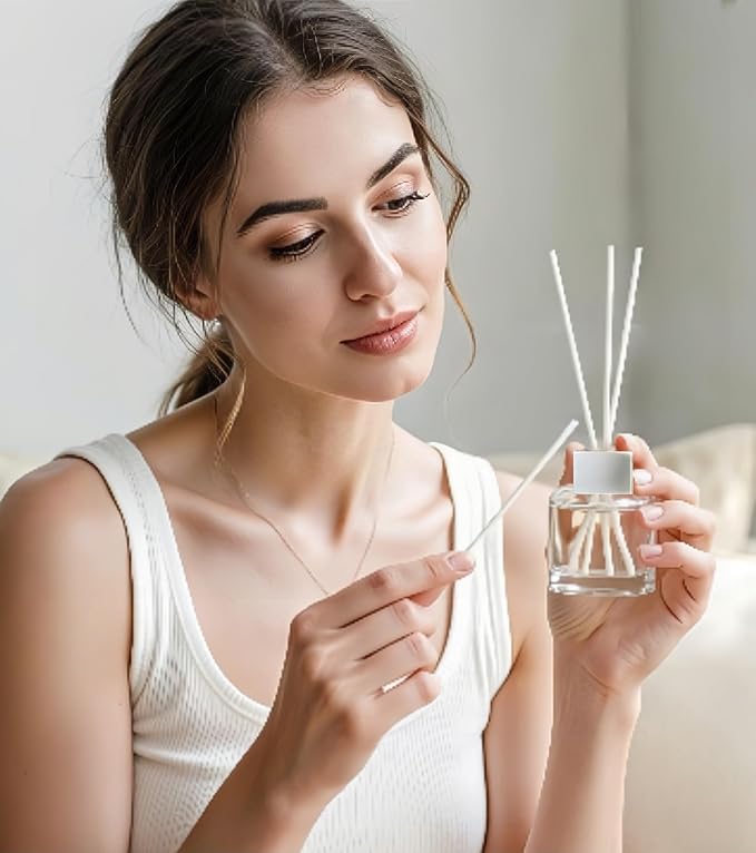 4PCS Reed Diffuser Bottles Empty, 20Pcs Reed Diffuser Stick, Diffuser Bottle Capacity 50ml (1.7oz) Diffuser Stick 3.5mm-190mm, Suitable for Home, Hotel, Restaurant, Office Aromatherapy Tasks