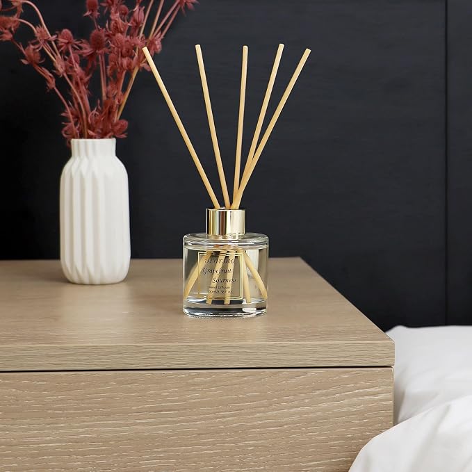 100ml Scent Diffuser with 6 Fiber Sticks, 3.5 oz Reed Diffuser Set Aromatherapy Fragrance Diffusers Air Fresheners for Home Bedroom Bathroom (Grapefruit)