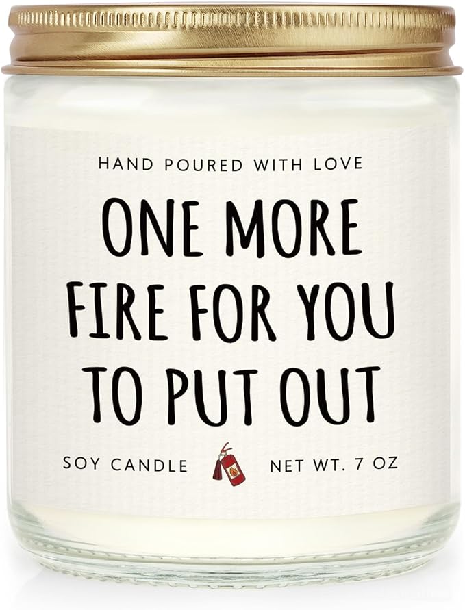 Shqiueos Funny Boss Gifts for Women Men Lavender Scented Soy Wax Candle 7oz, Manager Appreciation Gifts for Boss, Supervisor, Coworker, Office Humor for Boss Day, Birthday Christmas Gift