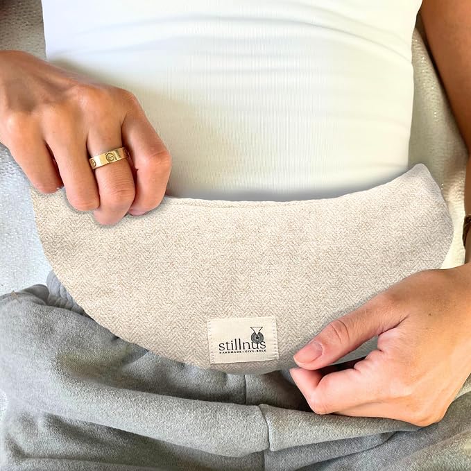 Stillnus Crescent Moon Aromatherapy Pillow – Herringbone Cream – Organic Lavender & Flaxseed Compress for Period Pain, Neck & Shoulder Tension – Hot & Cold Therapy Gift for Women’s Self-Care