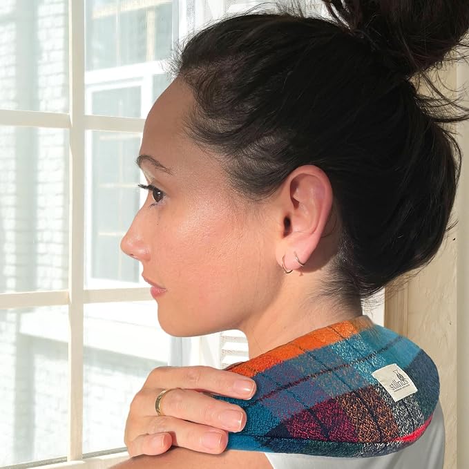 Stillnus Moon Comfort Pillow – Rainbow Tartan – Organic Lavender & Flax Seed Hot & Cold Therapy Wrap for Cramps, Anxiety, Neck Tension – Gift for Teens, Moms & Wellness Rituals