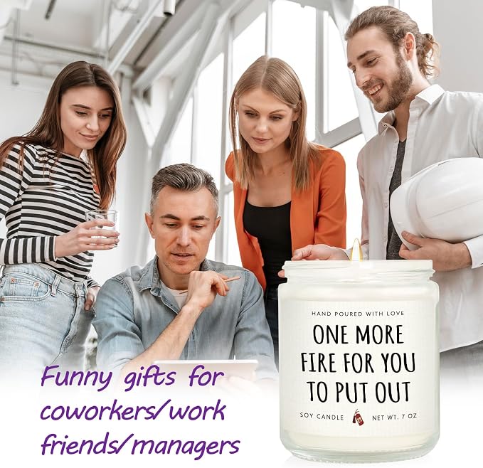 Shqiueos Funny Boss Gifts for Women Men Lavender Scented Soy Wax Candle 7oz, Manager Appreciation Gifts for Boss, Supervisor, Coworker, Office Humor for Boss Day, Birthday Christmas Gift