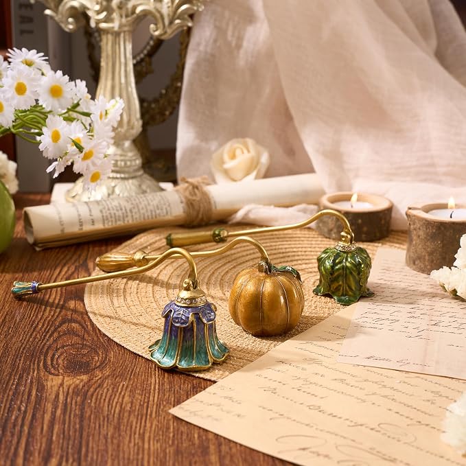 Vintage Pumpkin-Shaped Candle Snuffer, Hand-Painted Metal Candle Extinguisher with Non-Slip Handle, Artistic Floral Candle Tool for Home Decor (Pumpkin)