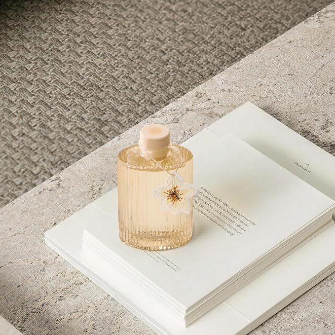 COCORRÍNA Reed Diffuser, White Magnolia Scent Oil Diffuser, 6.09 fl oz, 8 Reeds, Long-Lasting Home Fragrance, Bathroom Bedroom Shelf Decor & Gifts