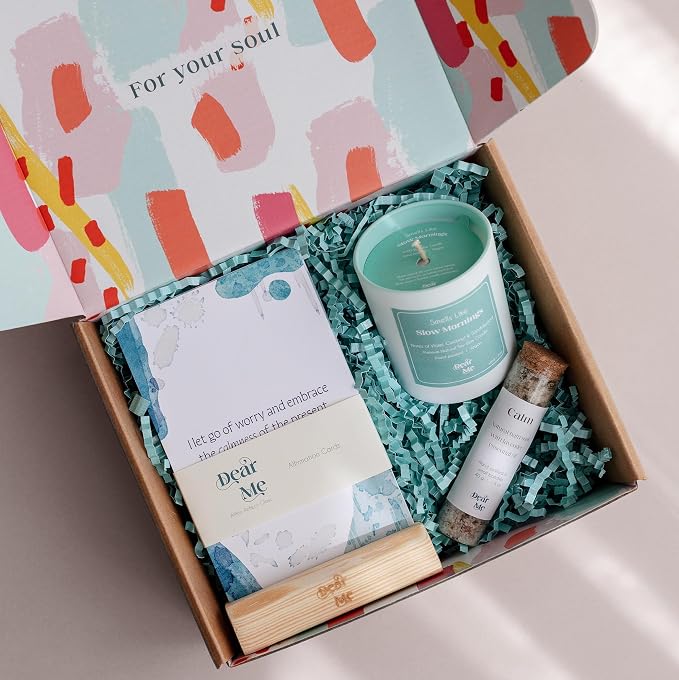 Dear Me Calmness Gift Set – Affirmation Cards, Natural Soy Candle & Bath Salt – Mindfulness Gift – Self-Care Set for Women – Relaxation Kit for Stress Relief & Emotional Wellness
