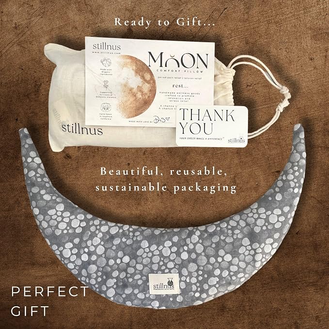 Stillnus Crescent Moon Pillow – Grey Dots – Weighted Aromatherapy Neck & Cramp Relief with Lavender & Flaxseed – Hot or Cold Compress for Stress, Hormone Balance & Relaxation